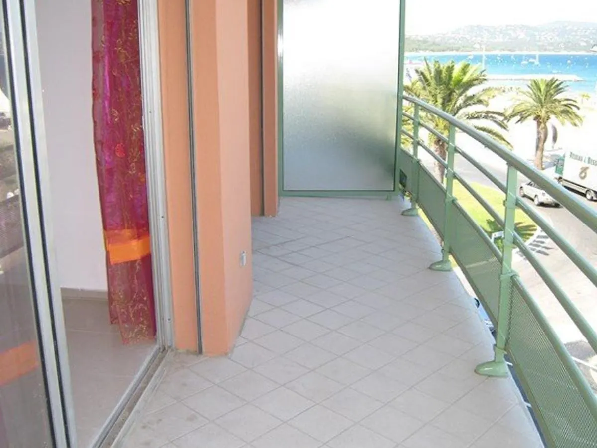 Charmant T2 Cabine 40M², Centre-Ville, Balcon, Clim, Ascenseur, A Cavalaire-Sur-Mer - Fr-1-100-224 0*,